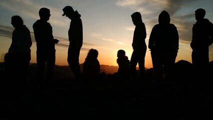 Fototapeta premium Silhouette of fellow backpackers at sunset