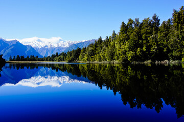 Fototapeta na wymiar Lake Matheson and reflection New Zealand