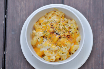 cheese macaroni, macaroni with cheese topping