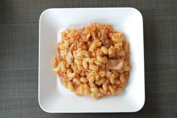 Macaroni is very good meal in holiday.