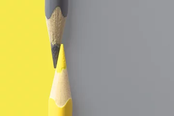 Farbe des Jahres 2021. Die Stifte sind gelb und grau © Vancouver