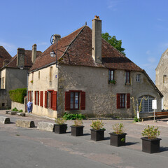 Fototapeta na wymiar Carré les maisons médiévales de Vézelay (89450) et la petite soeur, département de l'Yonne en région Bourgogne-Franche-Comté, France