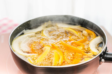 ピール作り　皮を茹でる