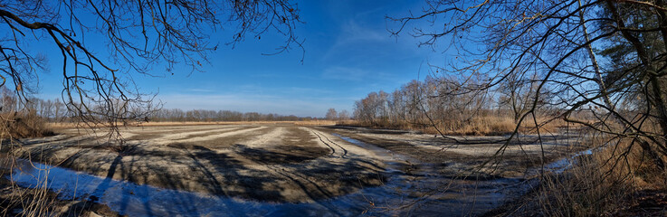 Wyschnięte jezioro © michalsen