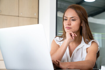 Close up of woman working on the laptop.