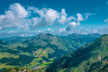 Fototapeta na wymiar Panoramic view of the Austrian Alps.