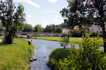 Die Saalebrücke in Bad Kissingen. Bayern, Deutschland, Europa 
The Saale Bridge in Bad Kissingen. Bavaria, Germany, Europe