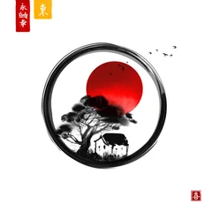 Kleines Haus unter dem großen Baum und der roten Sonne im Enso-Zen-Kreis. Traditionelle orientalische Tuschemalerei sumi-e, u-sin, go-hua. Hieroglyphen - Ewigkeit, Freiheit, Glück, Osten. © elinacious