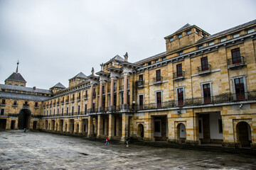 Fototapeta na wymiar Una de las fachadas que dan al gran patio central de la antigua Universidad Labora del Gijón, España