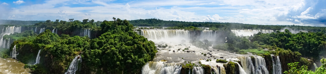 panoramic view of iguazú falls