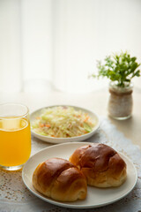 朝食にロールパン