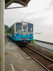 Fototapeta na wymiar 青い電車 