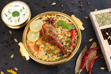Chicken biryani Spicy Indian Malabar biryani Hyderabadi biryani, Dum Biriyani pulao golden bowl ...