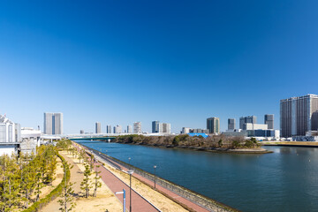 Naklejka premium (東京都ｰ都市風景)青空の東雲運河側風景１