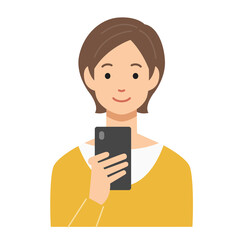 笑顔でスマホを見る若い女性