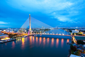 Naklejka premium Rama VIII Bridge in Bangkok across the river at dusk