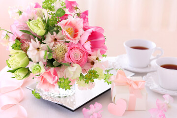 春のフラワーアレンジ　ティータイム