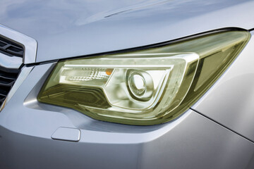 Image of yellowing headlights © shibadog