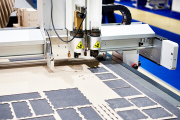 Digital automatic cutting systems for manufacturing industries