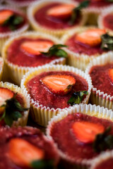 cupcakes with strawberries and cream
