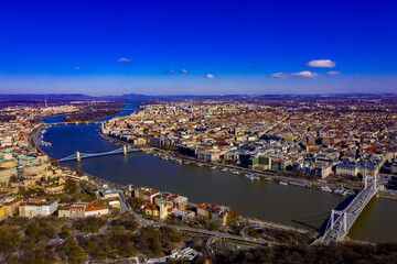 Fototapeta premium Budapest aus der Luft | Luftbilder von Ungarns Hauptstadt Budapest mit allen Sehenswürdigkeiten von Budapest