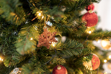Obraz na płótnie Canvas Christmas decoration details on Christmas tree