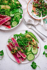 Tuna with chimmichurri sauce, arugula and avocado .style hugge