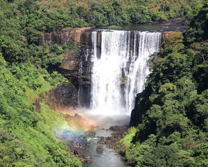 Les chutes de Kambadaga en Guinée