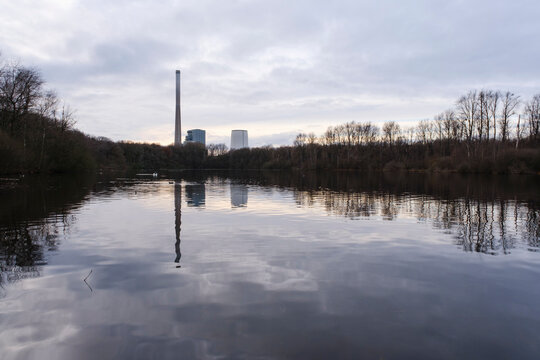 Kraftwerk und Abendstimmung am Beversee, Bergkamen, Ruhrgebiet, Nordrhein-Westfalen, Deutschland, Europa