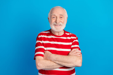 Fototapeta premium Photo of optimistic old grey hairdo man crossed arms wear red t-shirt isolated on bright blue color background