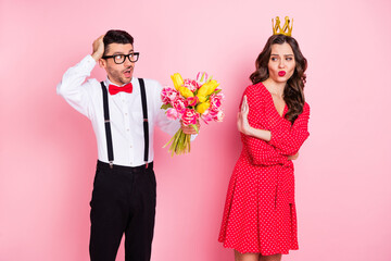 Photo of young gentleman present flower arrogant girl show no deny reject sign wear golden crown...