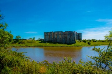 Fototapeta na wymiar Carew castle Pembrokeshire 