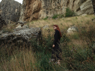 Naklejka premium Traveler dry grass nature countryside mountains model