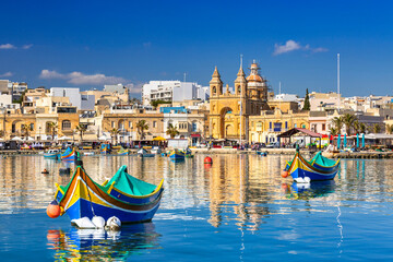 Obraz na płótnie Canvas Traditional fishing boats in the Mediterranean Village of Marsaxlokk, Malta