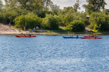 Obraz premium Kayaking on the river in clear weather