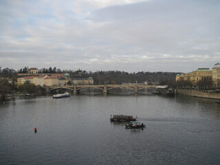 Fototapeta premium Scenic landscape with city bridge on a cloudy day