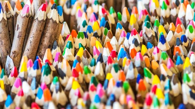 Zoom out de l&aacute;pis de cor r&uacute;sticos.