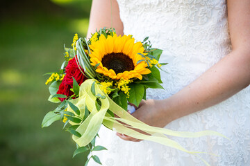 Braut mit Blumenstrauß