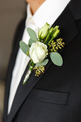 Bräutigam mit Ansteckblume