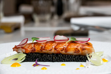 Plat gastronomique gambas royale