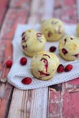 Muffins with fresh cranberries