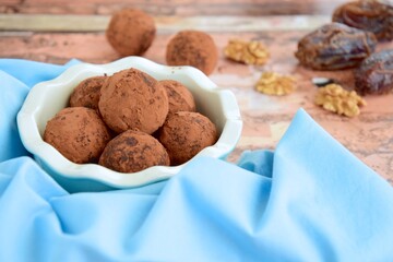 Walnut date chocolate energy balls