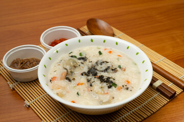 This is a meal to eat when you are sick with porridge with seafood.
