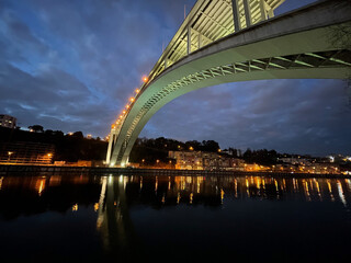 Ponte da Arrábida over river Douro in Oporto city all made of concrete