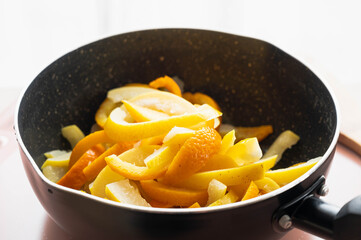 オレンジピール作り　茹でて水にさらした後