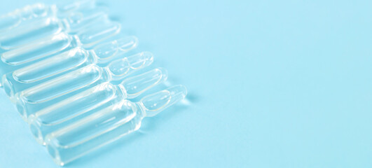 Glass medical vials or ampoules with liquid