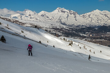 Randonnée en raquettes , Massif du Dévoluy en Hiver , Hautes - Alpes , France