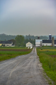 Amish Farm lane in Lancaster County
