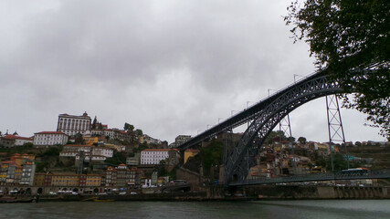 Views of the river duero as it passes through the city of Porto.