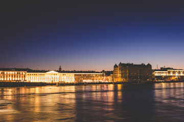 Fototapeta na wymiar sunset city ice river navigation winter Saint Petersburg europe